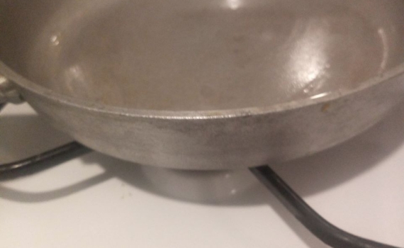 Верните блеск любимым кастрюле и сковороде: ритуал очищения, который работает — разрушители нагара Верните блеск любимым кастрюле и сковороде: ритуал очищения, который работает — разрушители нагара