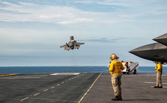 Саудовская Аравия, ОАЭ и Катар боятся остаться без военной поддержки США и вынуждены обслуживать их интересы Саудовская Аравия, ОАЭ и Катар боятся остаться без военной поддержки США и вынуждены обслуживать их интересы